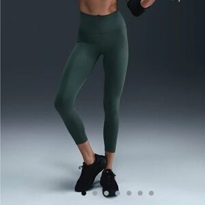 Nike Green High-Waisted Compression Leggings size small